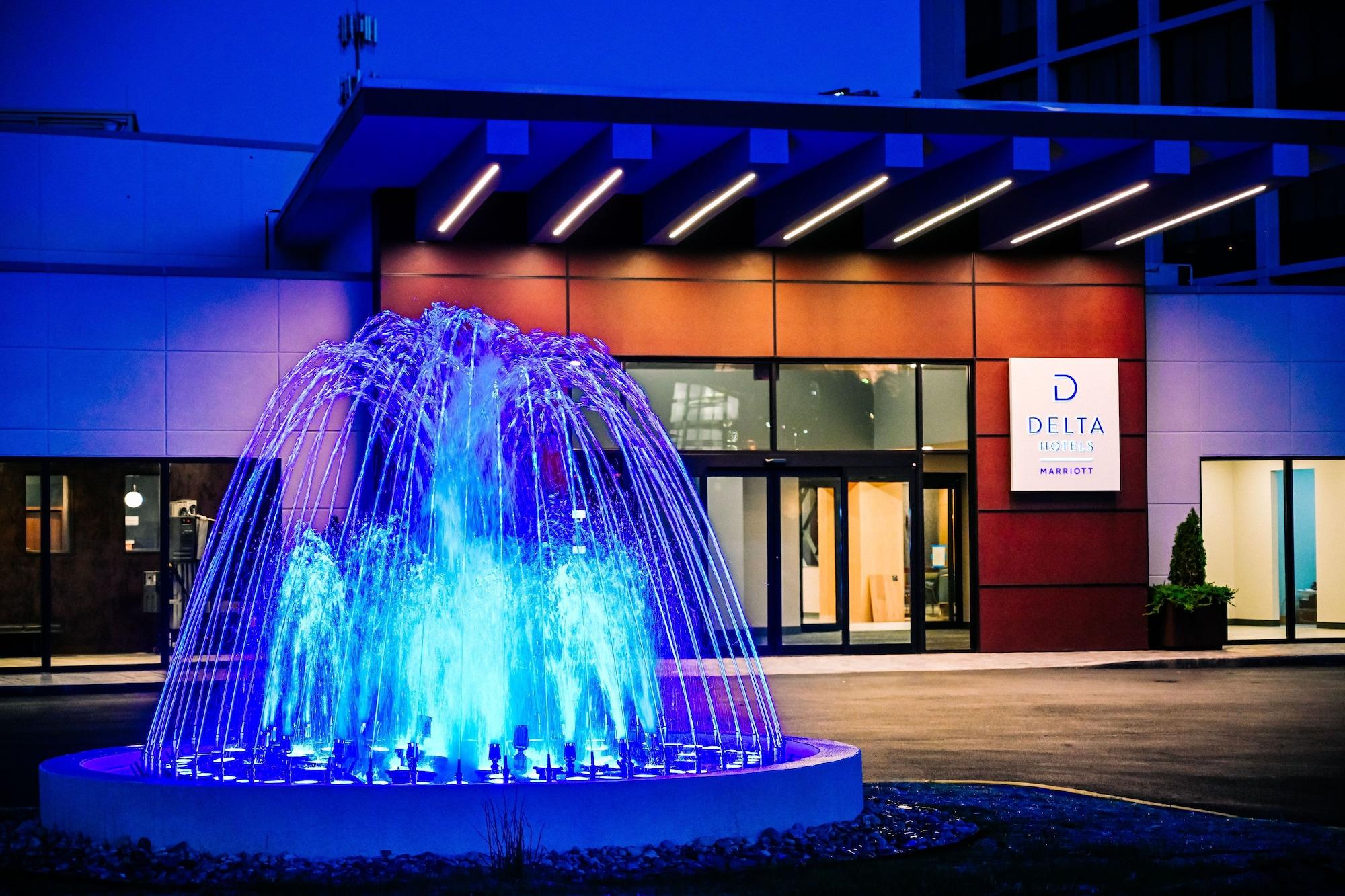 Vista Exterior Delta Hotels by Marriott Cincinnati Sharonville