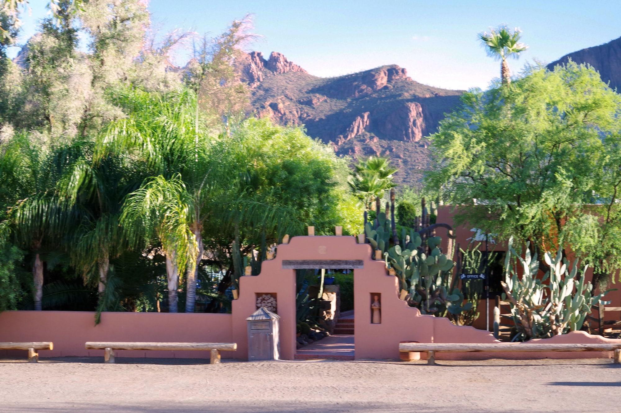 Vista Exterior White Stallion Ranch