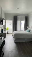 Alquiler Vacacional - Top floor stylish Queen room, balcony with great Caribbean view. Parking,Netflix