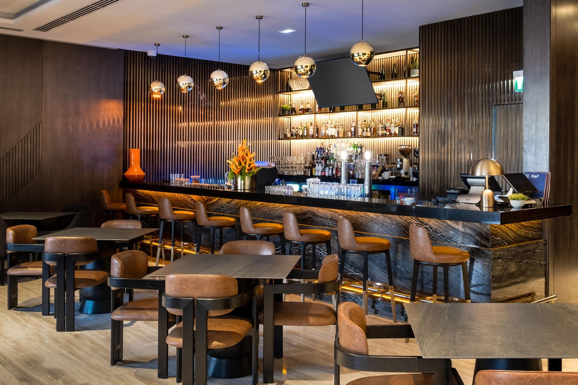 Bar/Salón K Hotel Douala