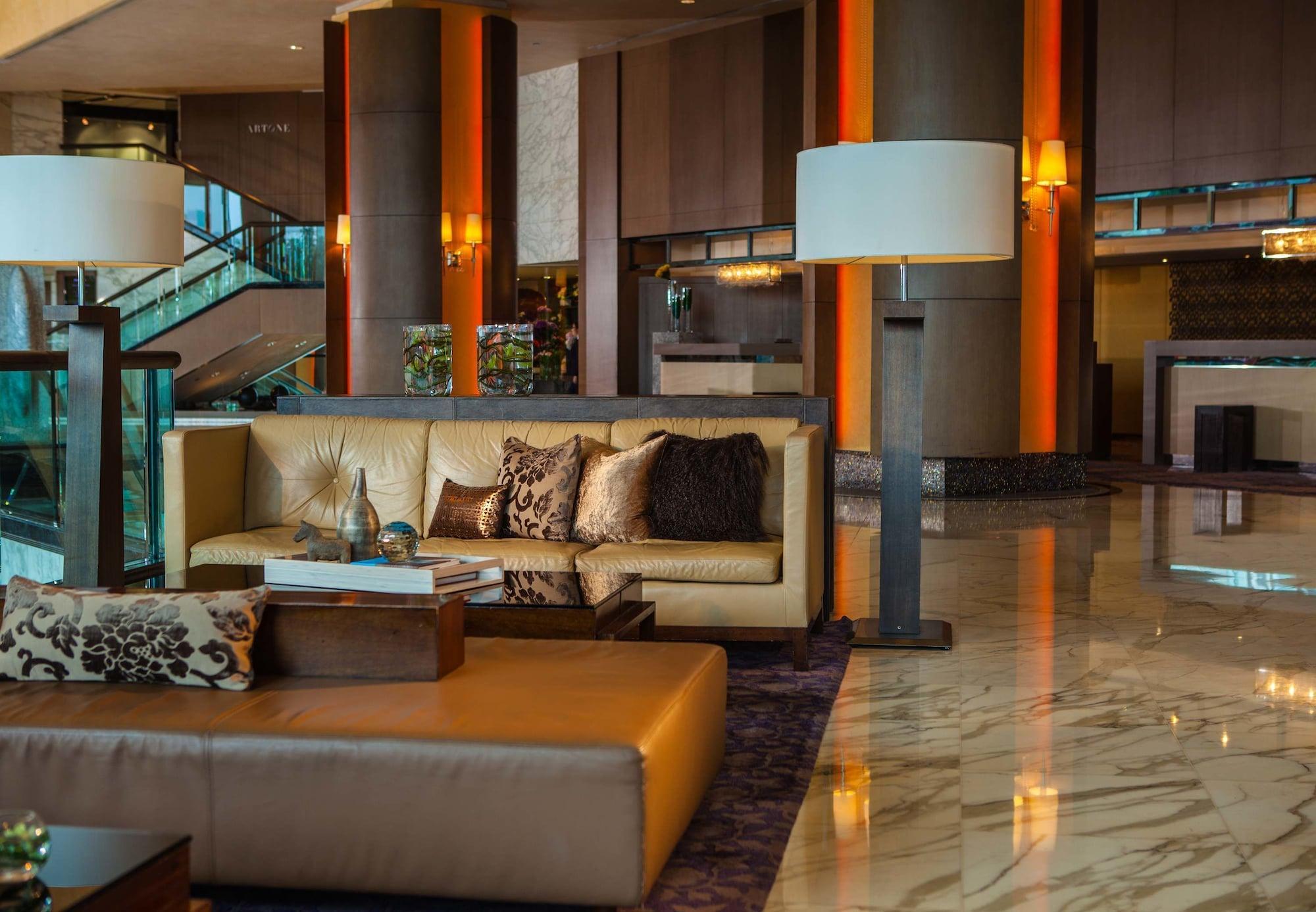 Vista Lobby Renaissance Hong Kong Harbour View Hotel