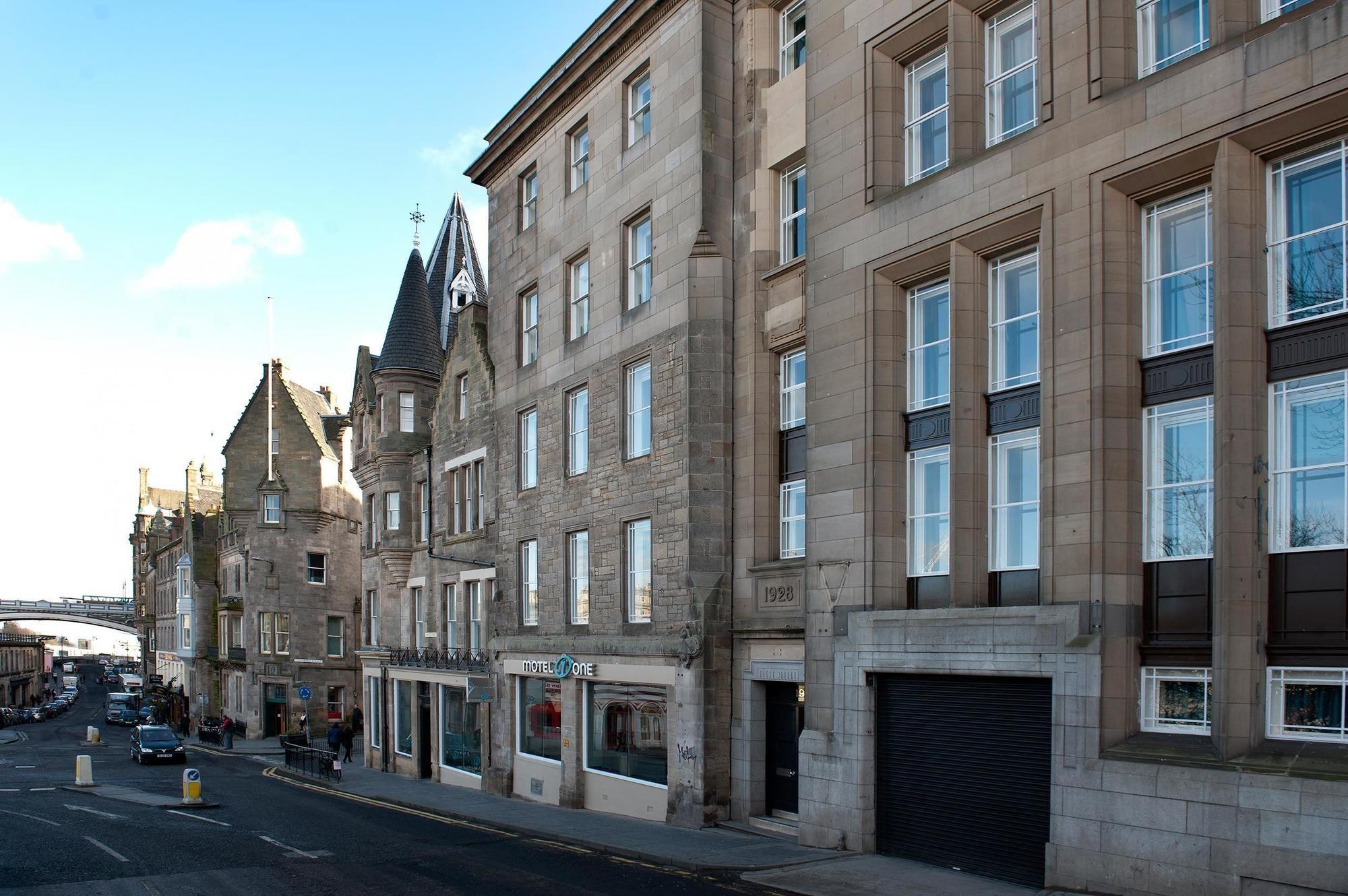 Vista da fachada Motel One Edinburgh-Royal