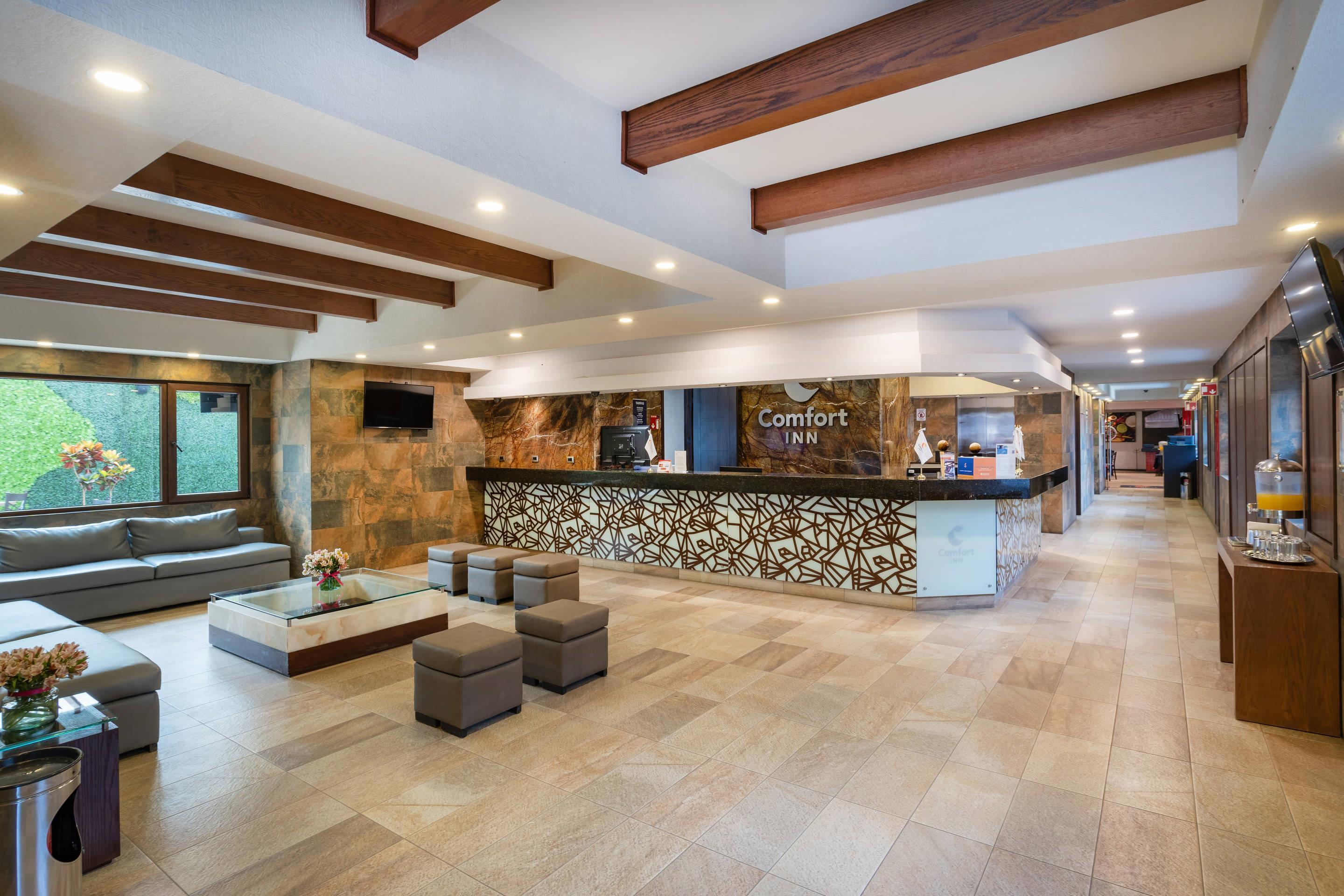 Vista Lobby Comfort Inn Puebla Centro Histórico