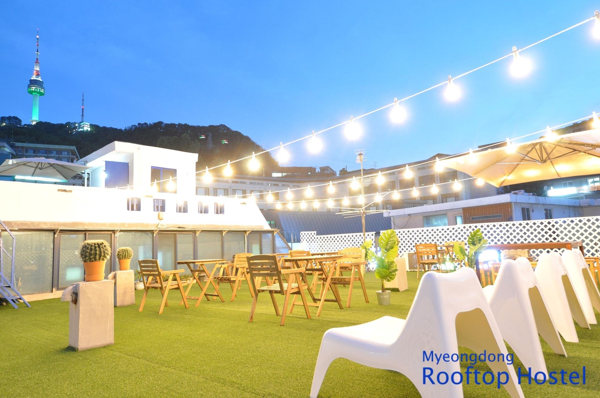 Varios OYO Rooftop Hostel