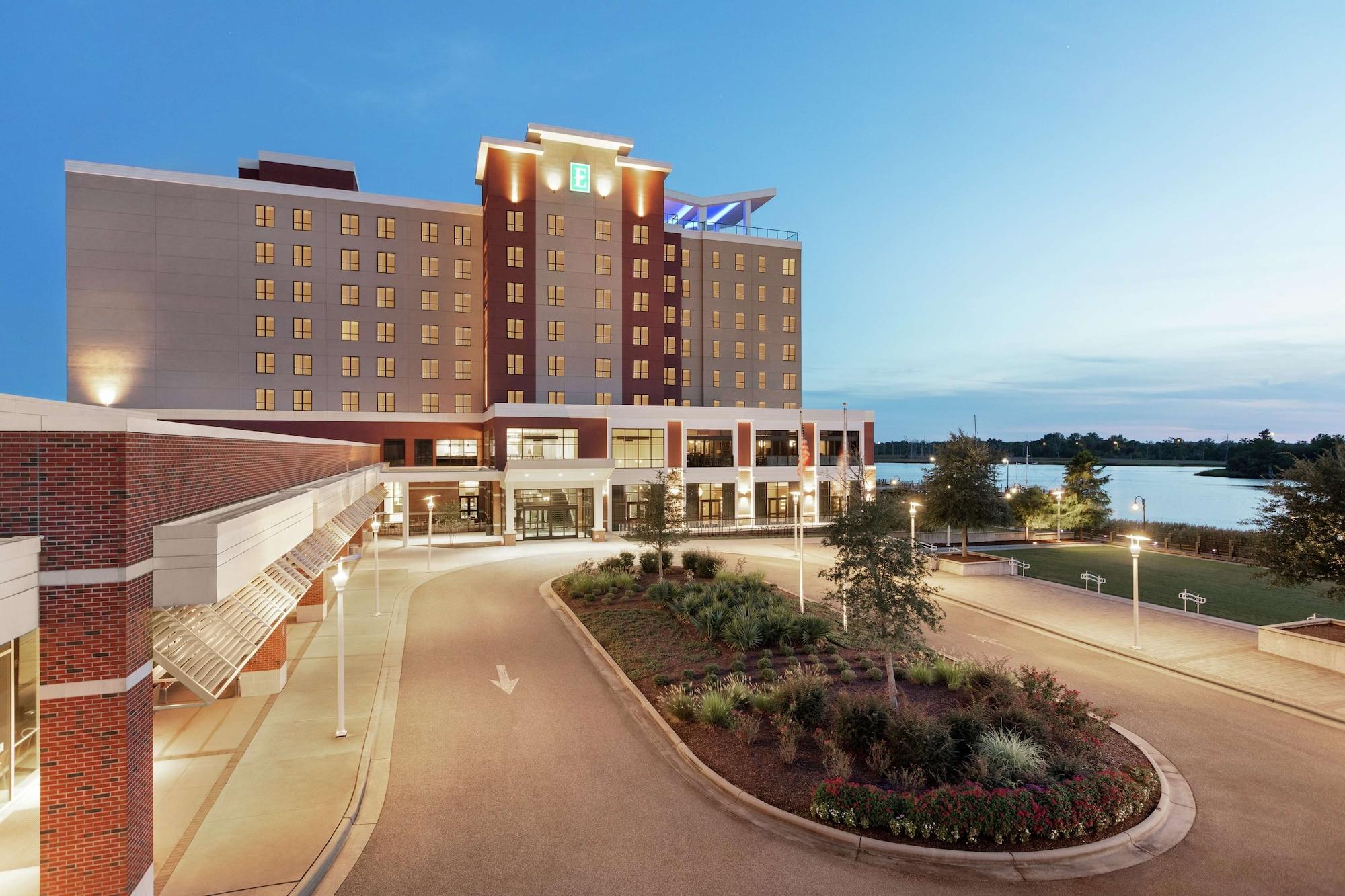 Vista Exterior Embassy Suites by Hilton Wilmington Riverfront