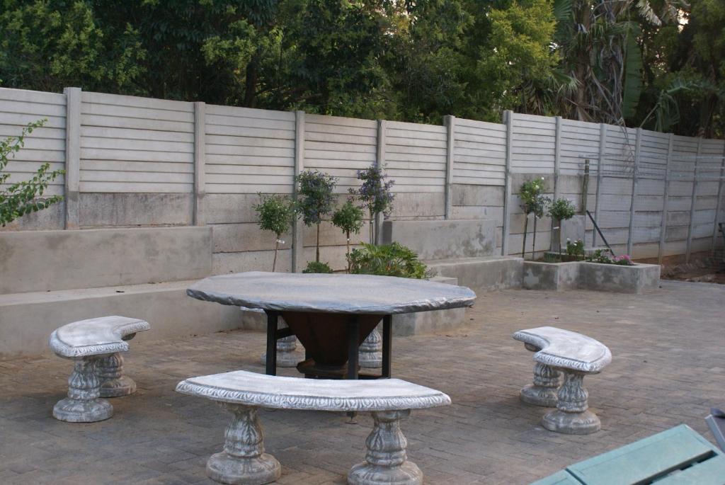 Varios Airport Inn Bed and Breakfast