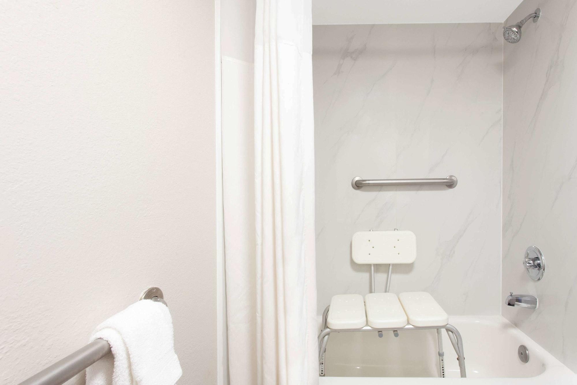 Equipamiento de Habitación Days Inn by Wyndham Clinton / Laurens I-26