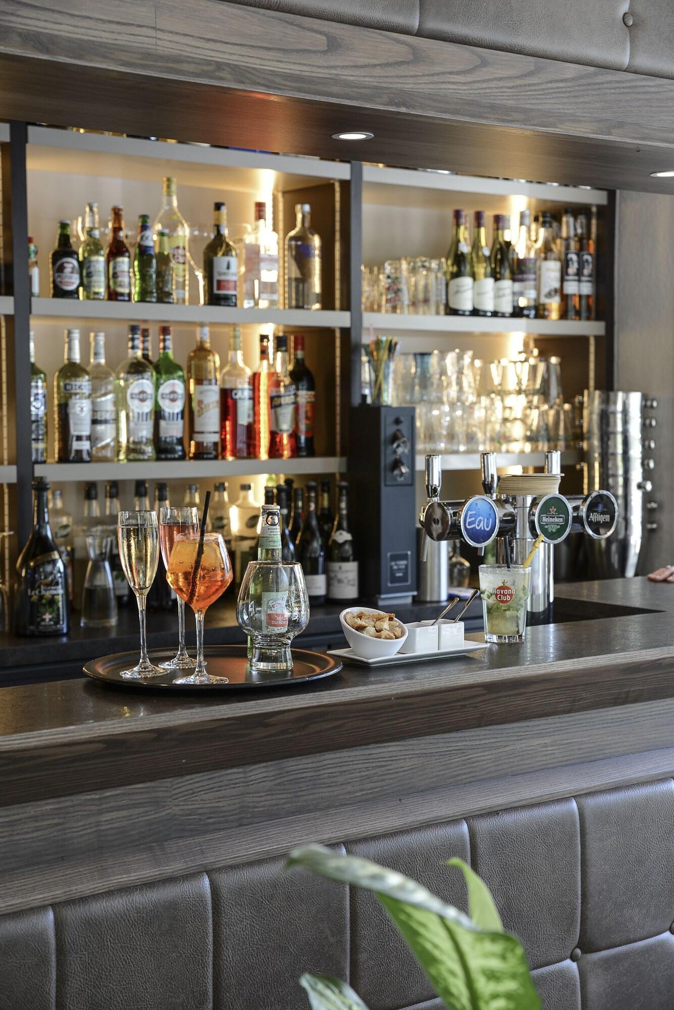 Bar/Salón Novalaise Plage