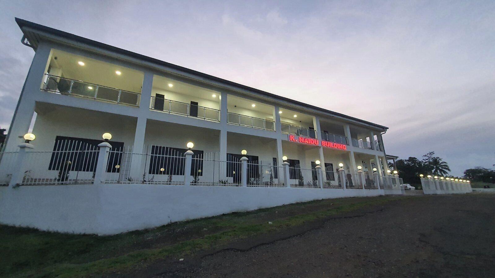 Varios White Diamond Apartment