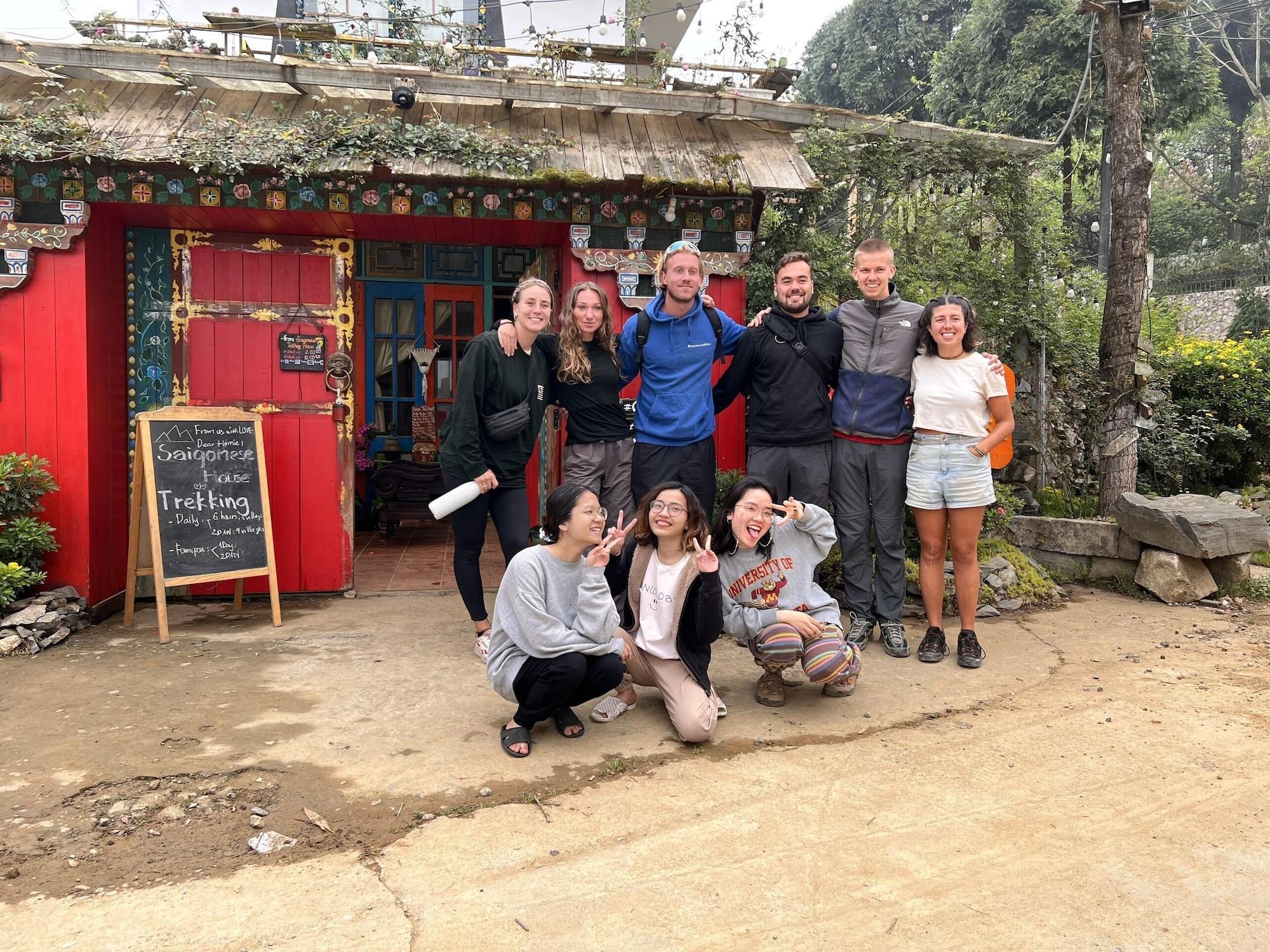 Varios Saigonese Trekking House - Hostel