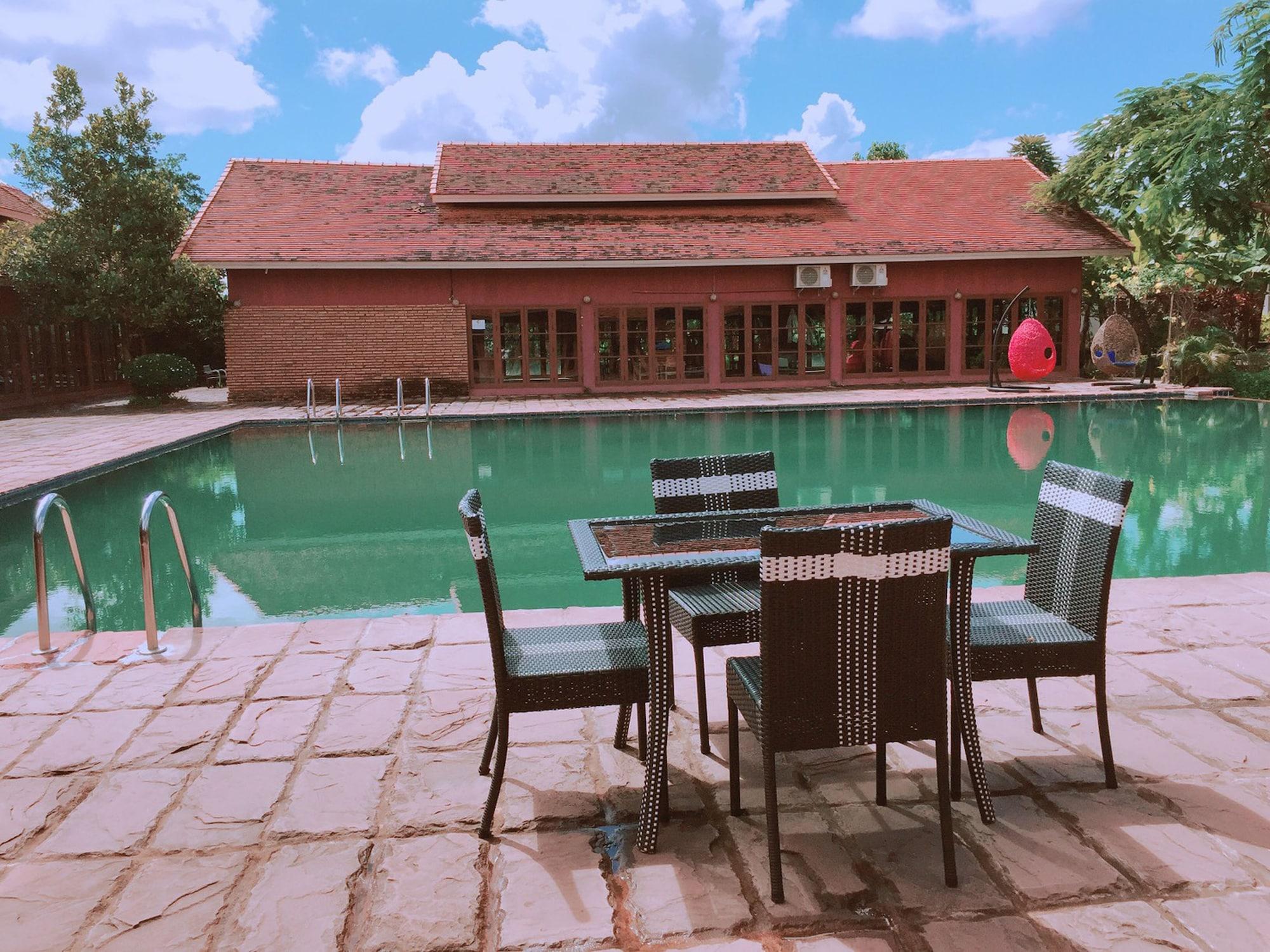 Vista Piscina Chiangmai Royal Creek