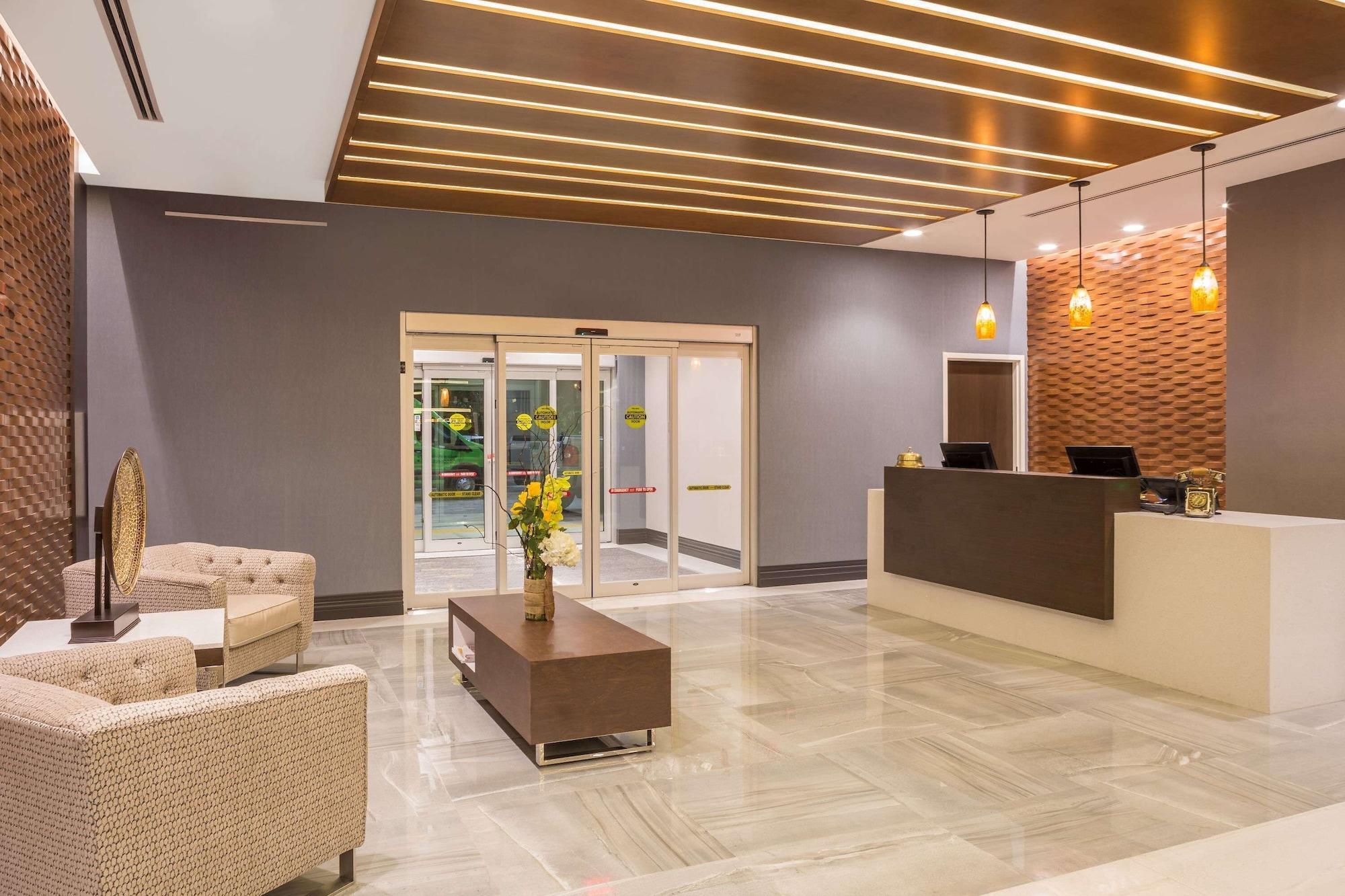 Vista Lobby Wingate By Wyndham Miami Airport