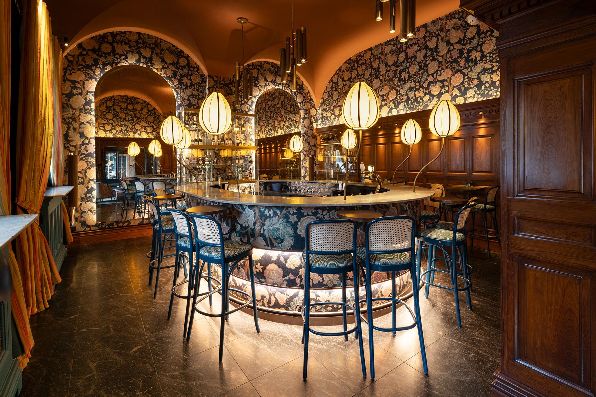 Bar/Salón Hypernym Hotel & Suites