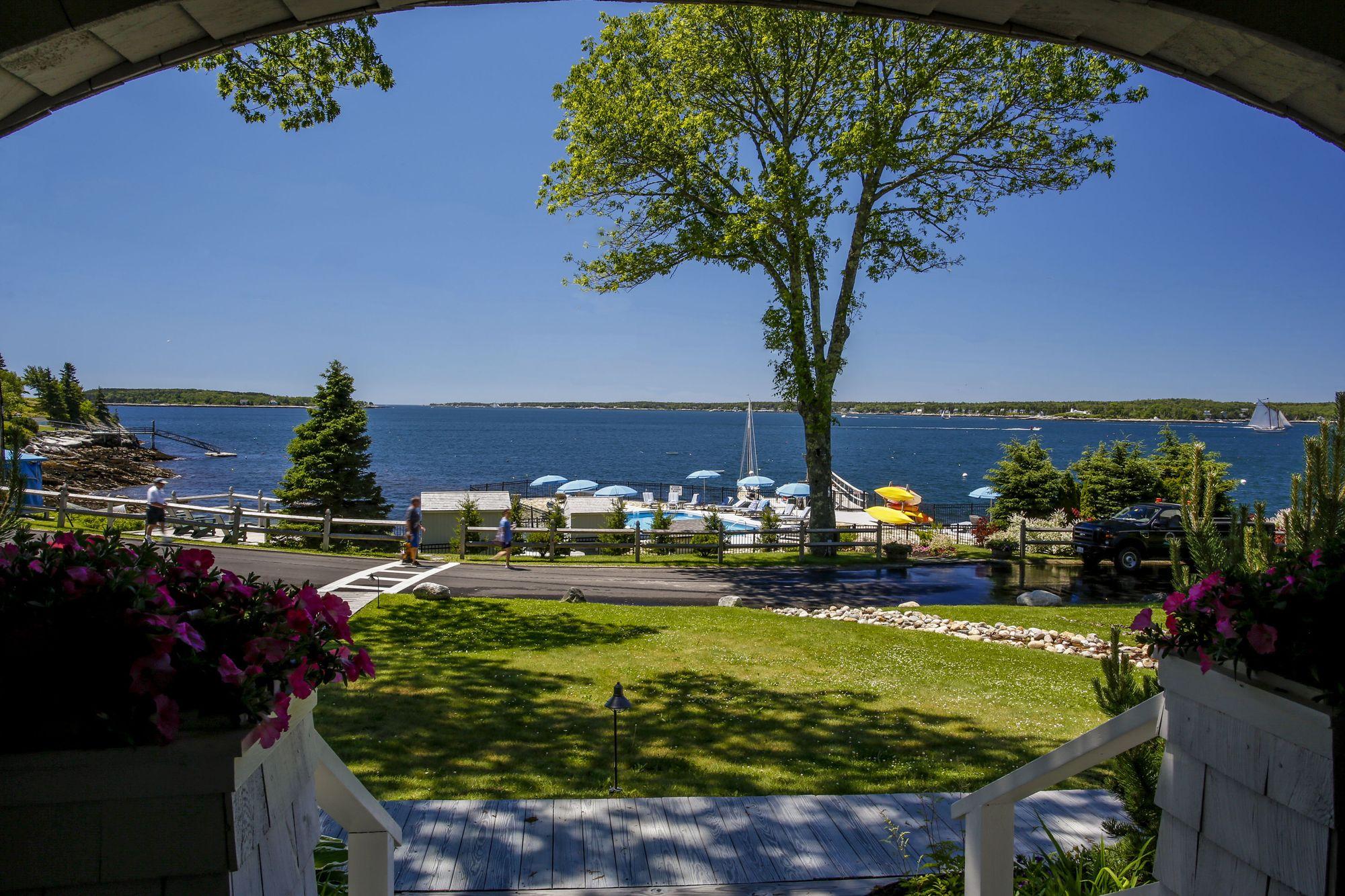 Playa Spruce Point Inn