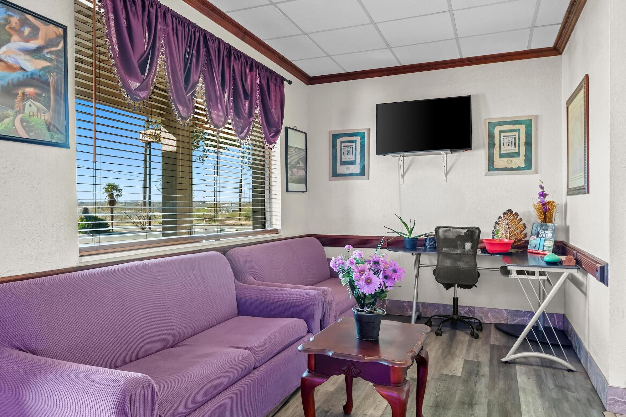 Vista Lobby Knights Inn San Antonio near Frost Bank Center