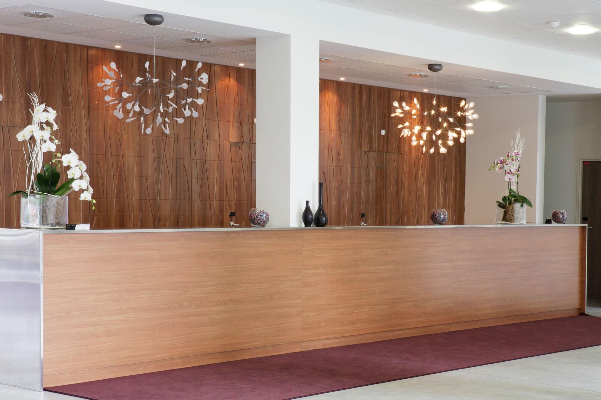 Vista Lobby Best Western Plus Paris Velizy
