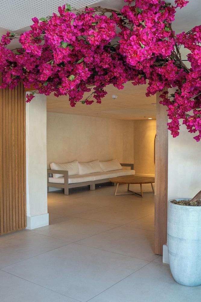 Vista Lobby Arraial Concept Hotel