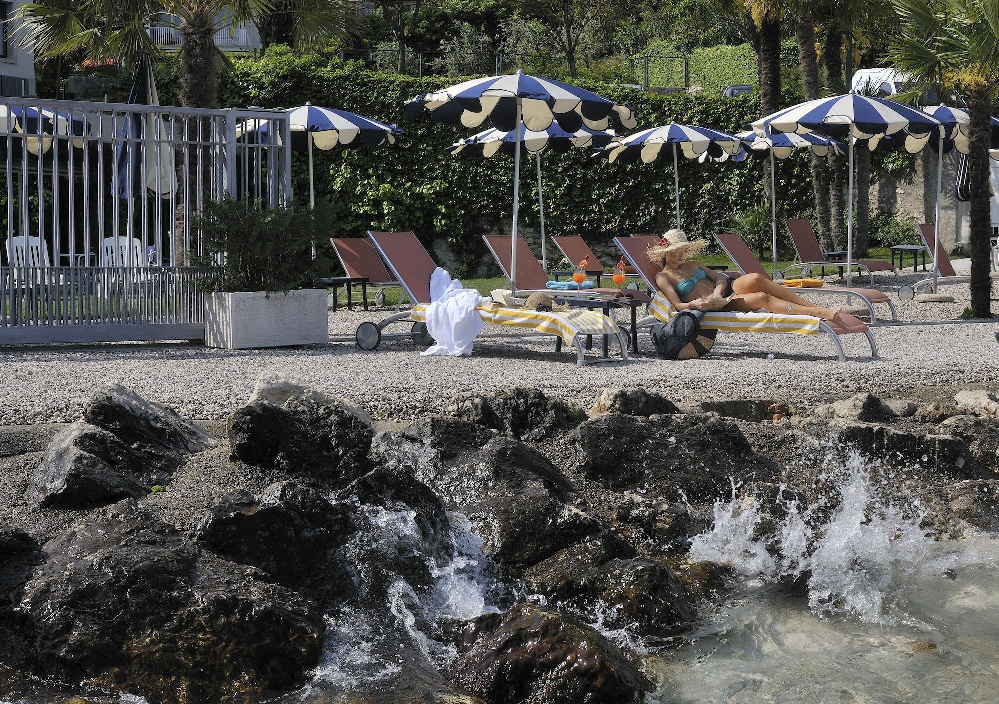 Playa Hotel Castello Lake Front
