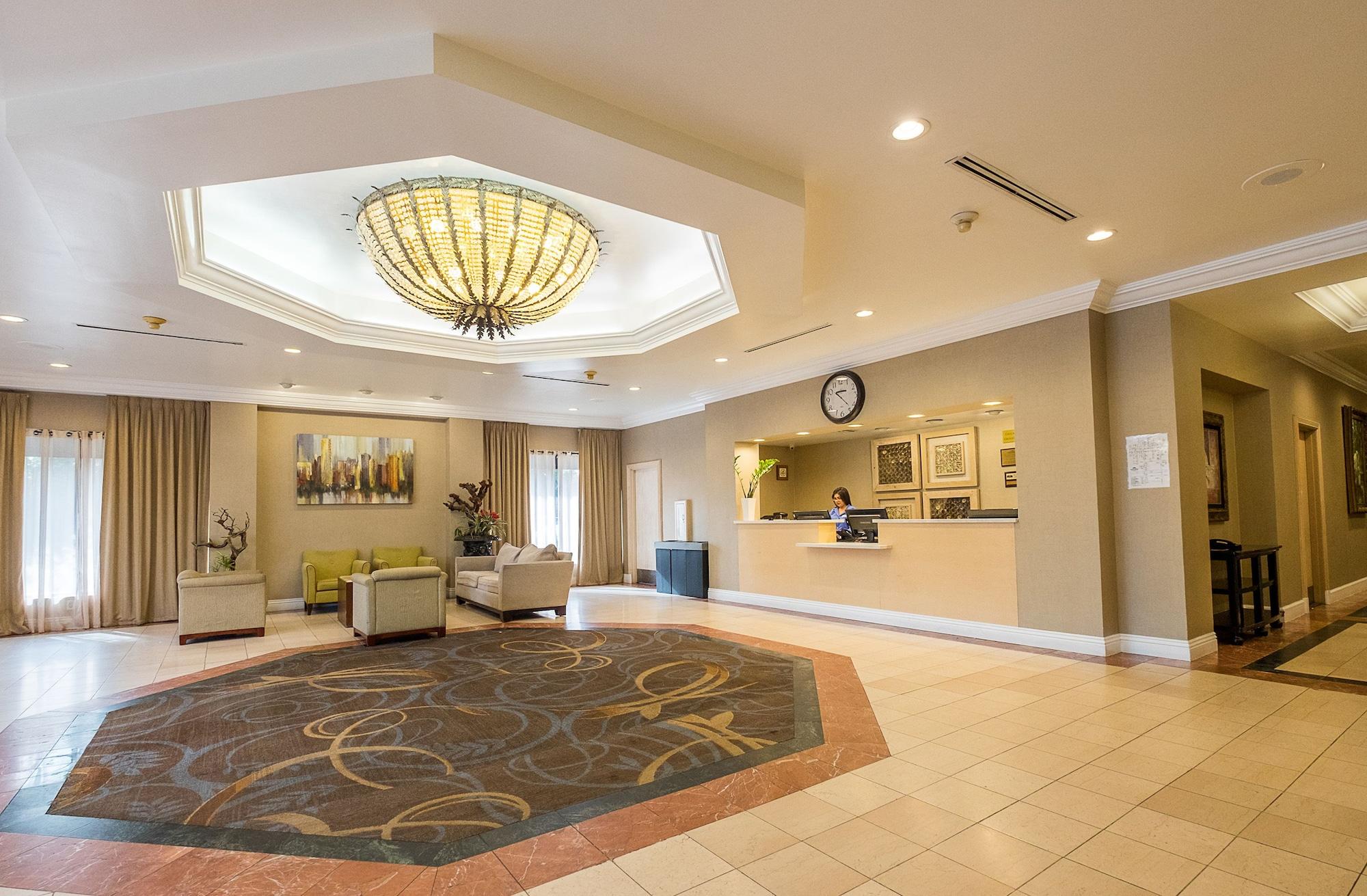 Vista Lobby Howard Johnson Hotel&Conf Cntr by Wyndham Fullerton/Anaheim