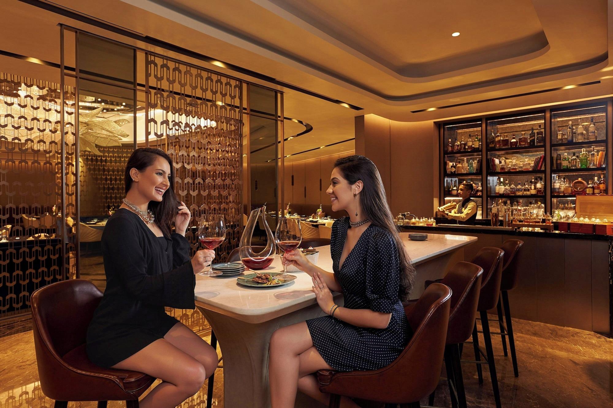 Restaurant Courtyard by Marriott Mumbai International Airport