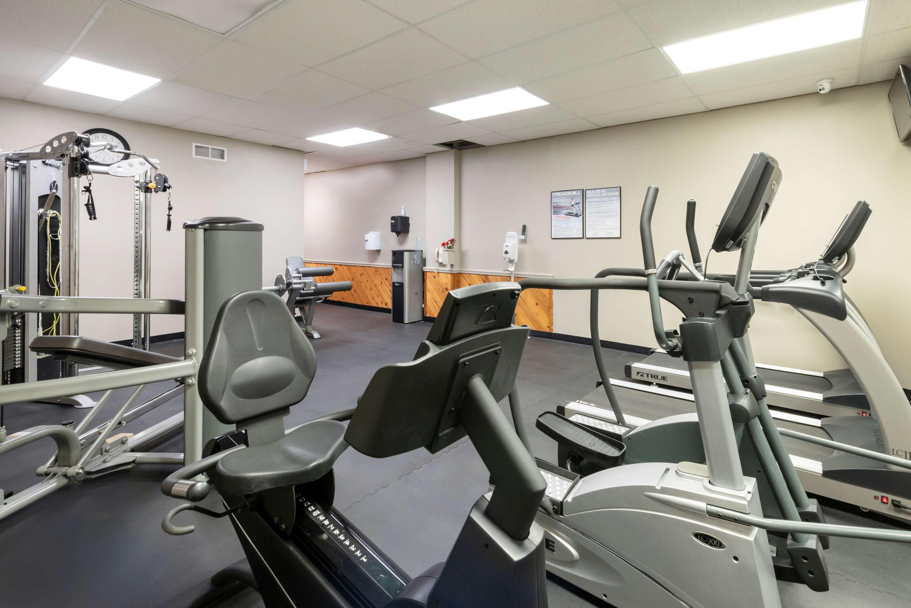 Gimnasio SureStay Plus Hotel by Best Western McGuire AFB Jackson