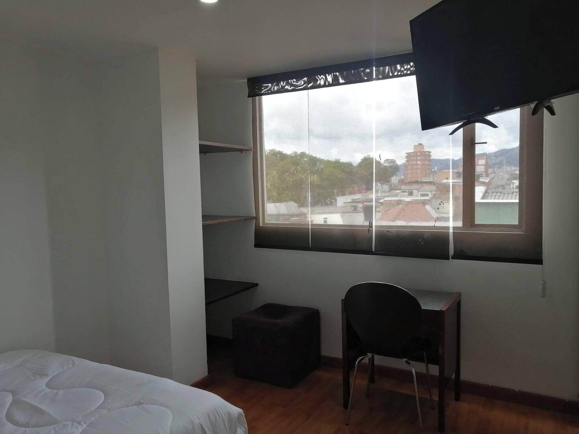 Varios Room in Guest Room - Close to the Family Embassy 1