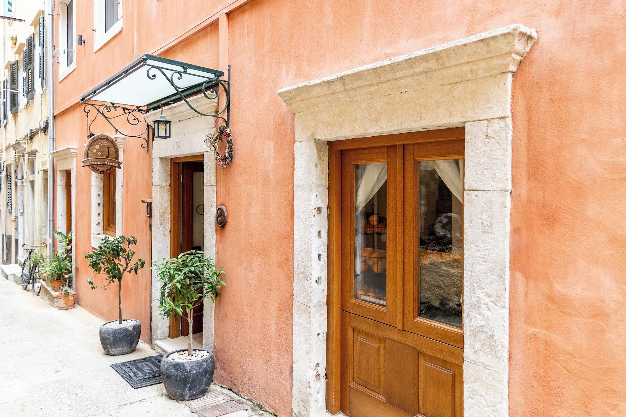 Vista Exterior LOCANDIERA