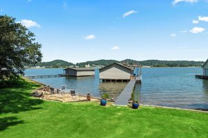 Alquiler Vacacional - Spacious 5-bedroom house in the heart of Guntersville located ON the lake.