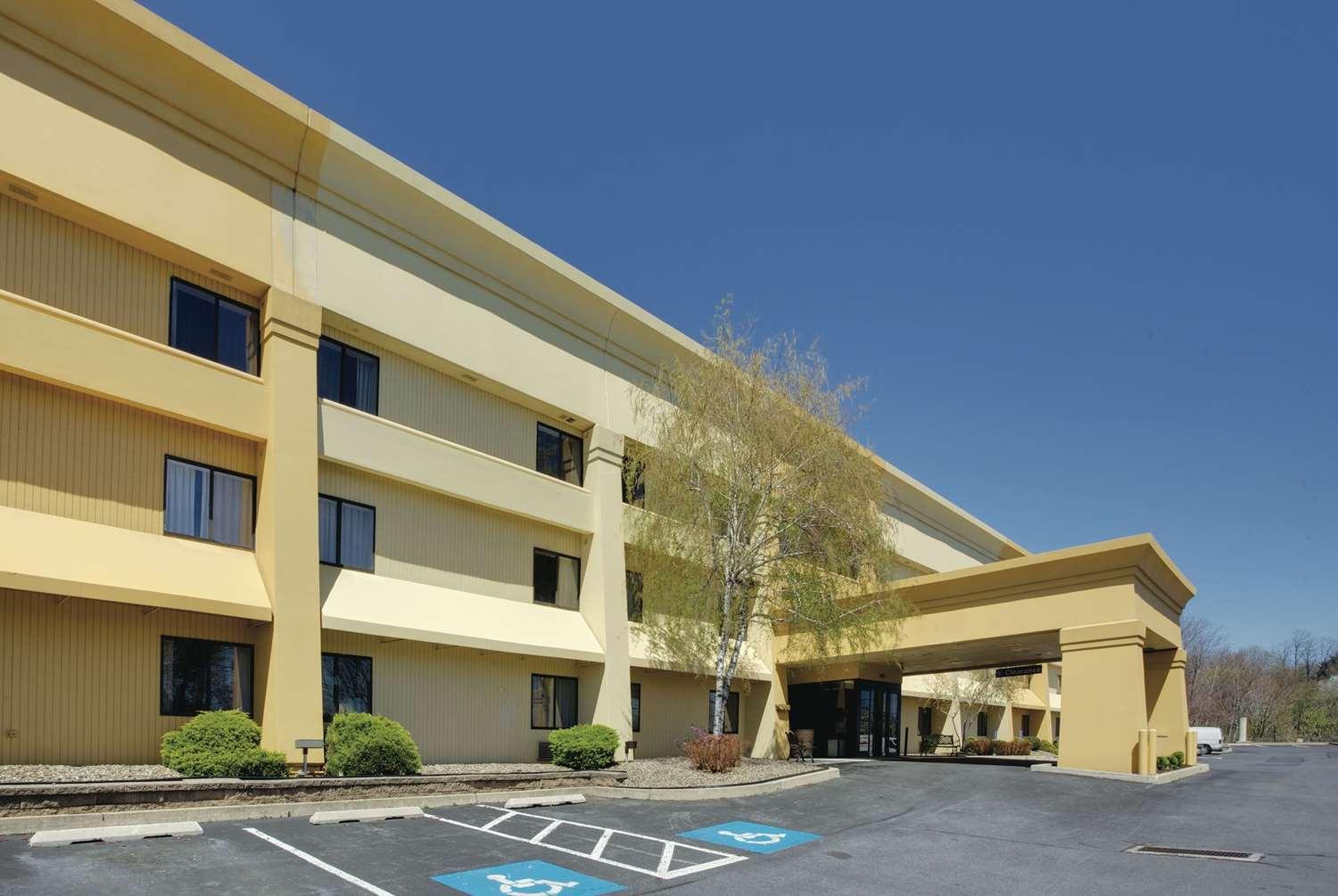 Vista Exterior La Quinta Inn & Suites by Wyndham Harrisburg Airport Hershey