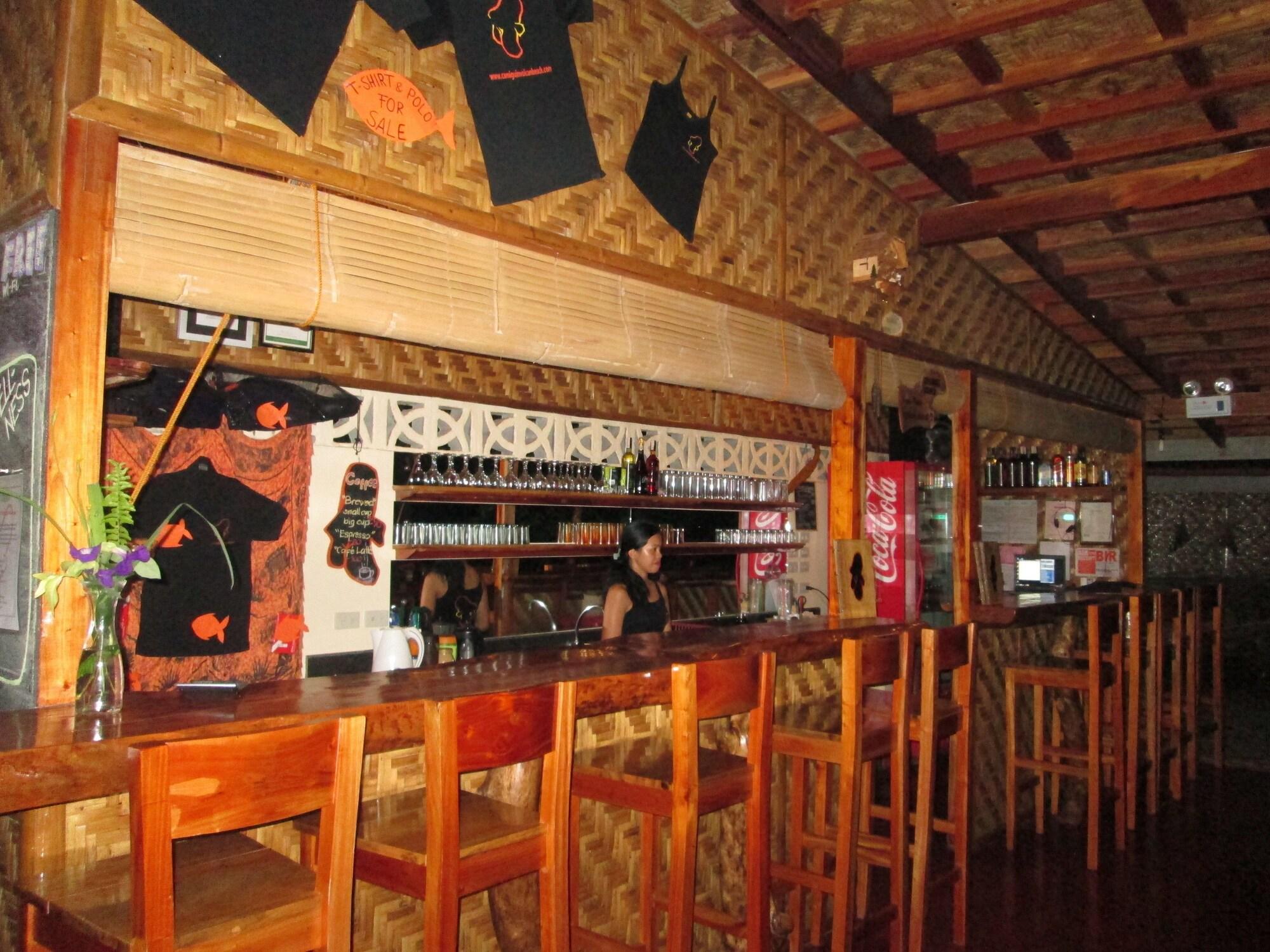 Bar/Salón Camiguin Volcan Beach Eco Retreat & Dive Resort