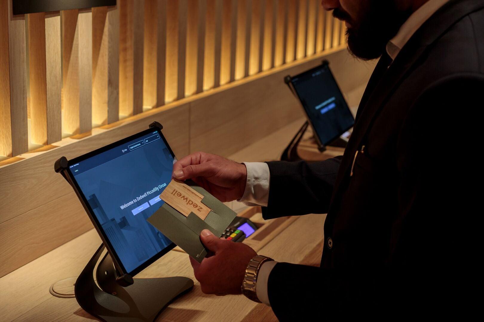 Vista Lobby Zedwell Capsule Hotel, Piccadilly Circus