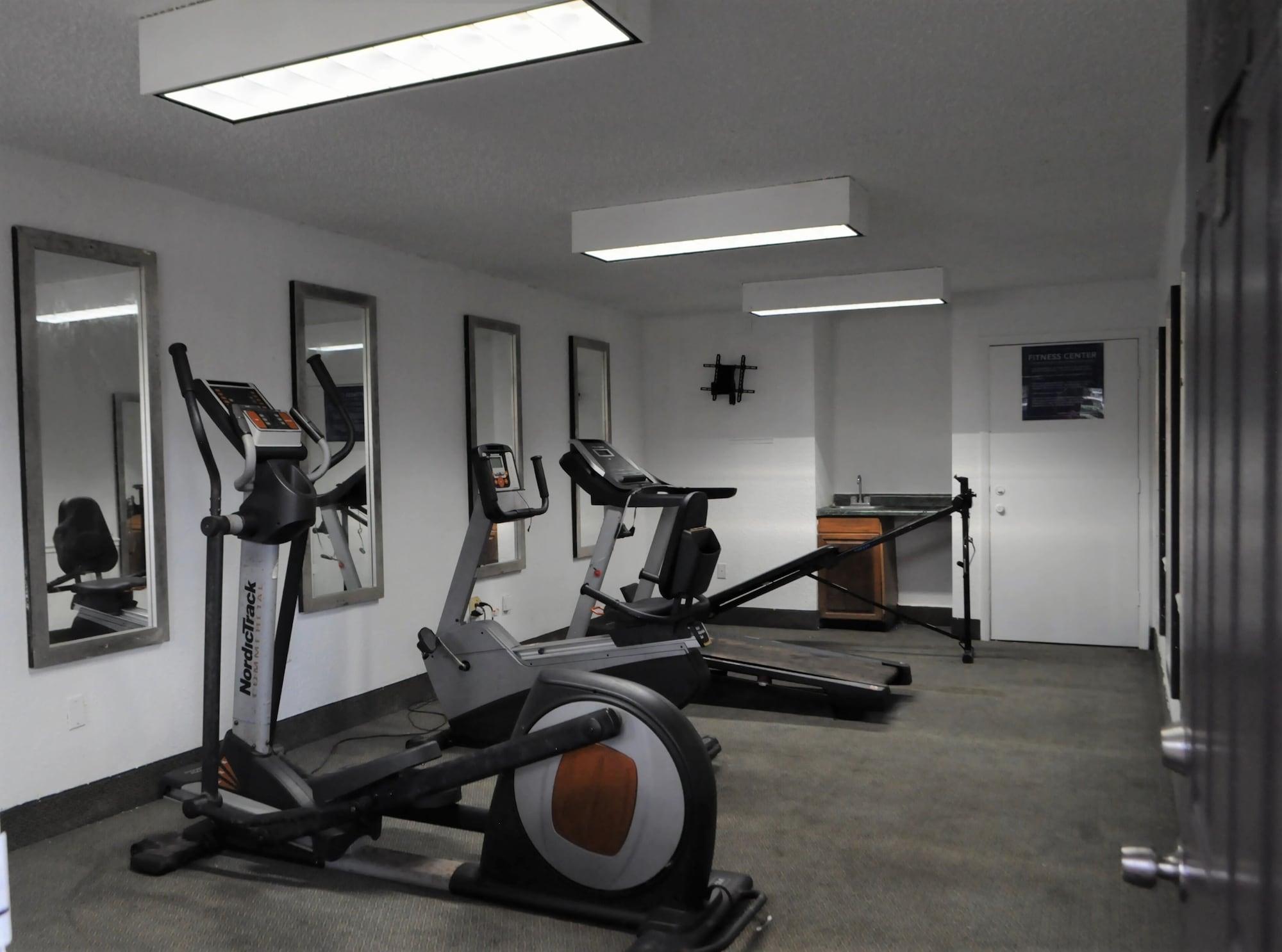 Gimnasio Apm Inn and Suite