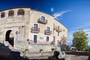 Alojamiento - Castello di Altomonte