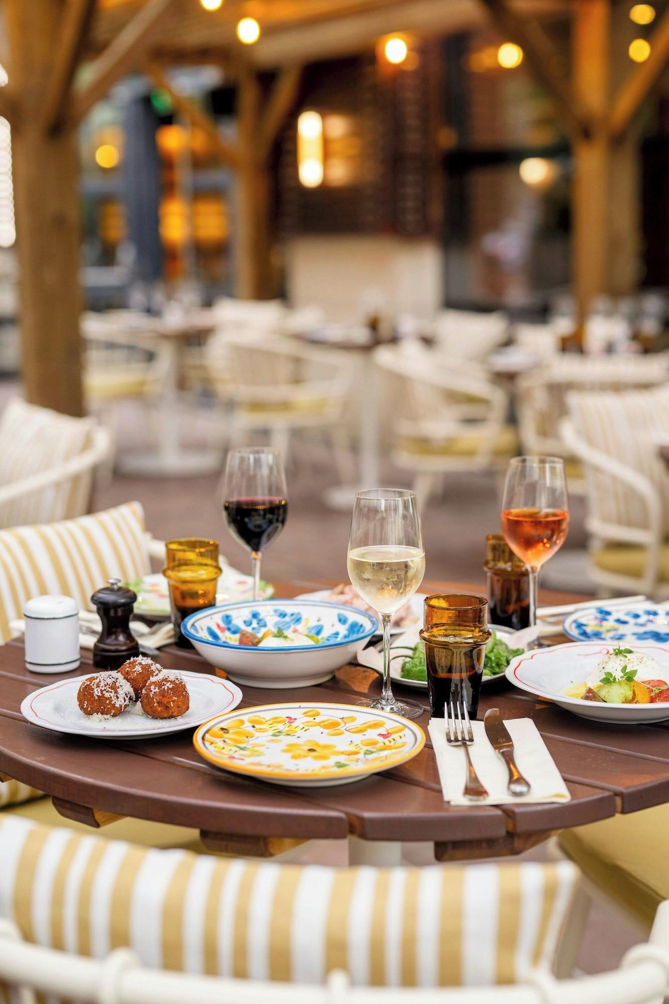 Restaurant Renaissance Paris La Defense Hotel