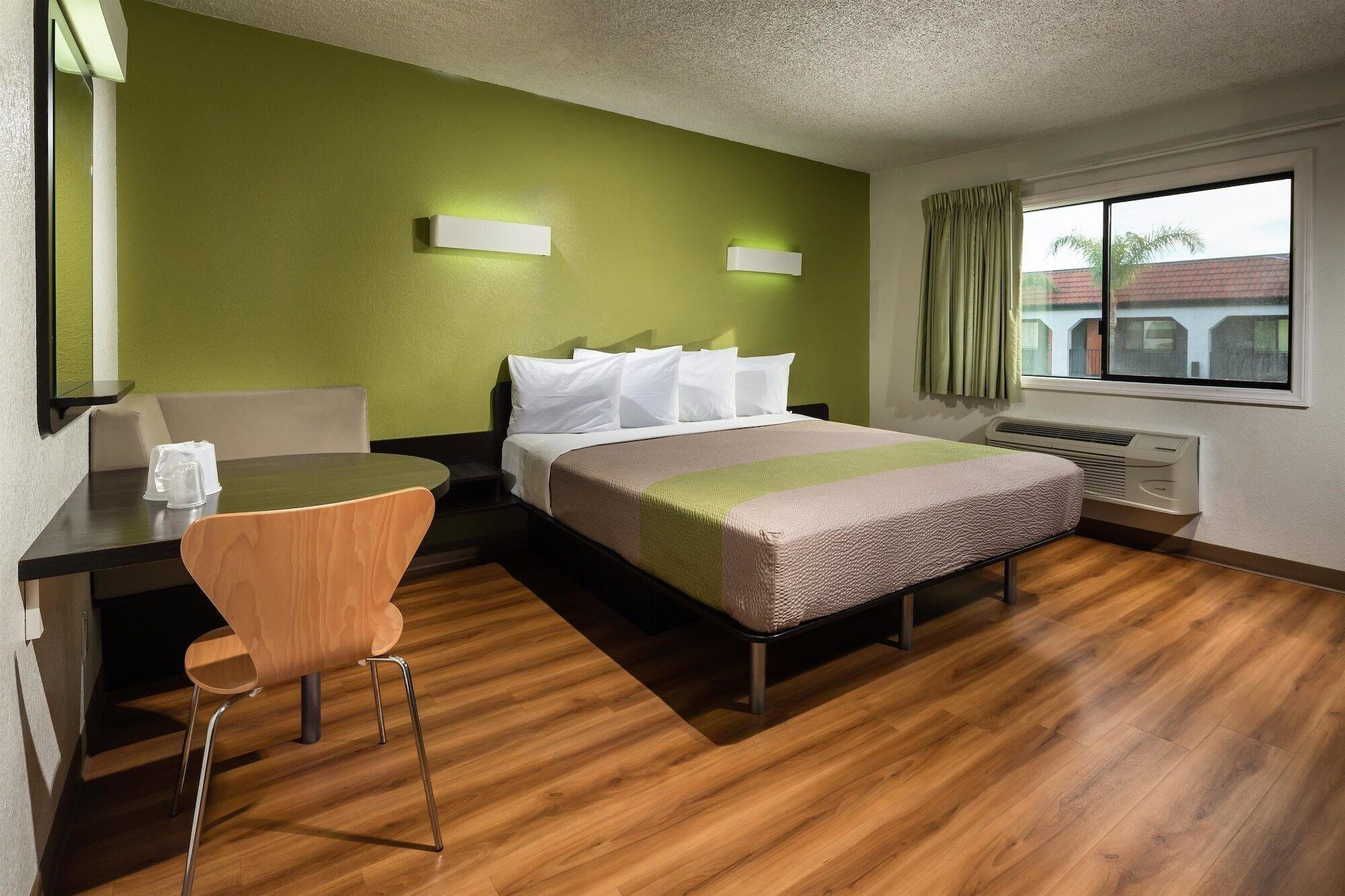 Habitación Motel 6 Canoga Park, CA