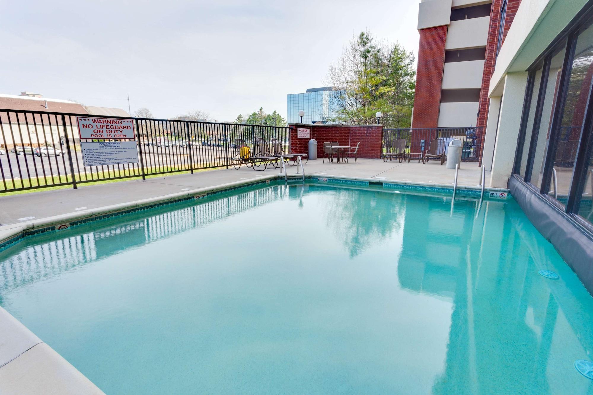 Vista Piscina Drury Inn & Suites Kansas City Overland Park