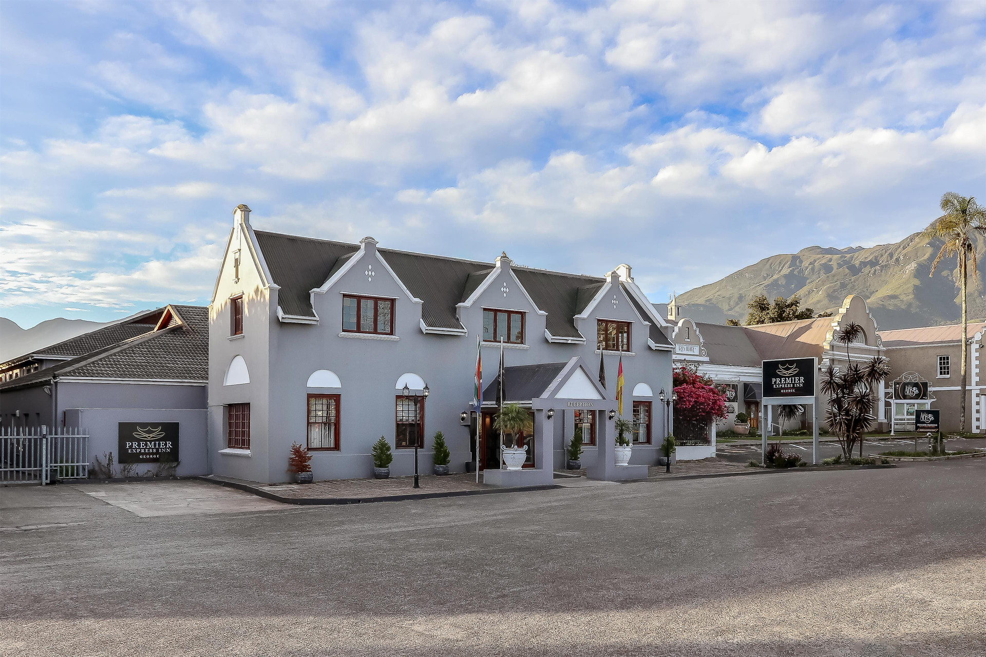 Vista Exterior Protea Hotel Outeniqua