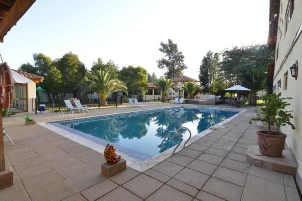 Vista Piscina Howard Johnson Rinconada de los Andes