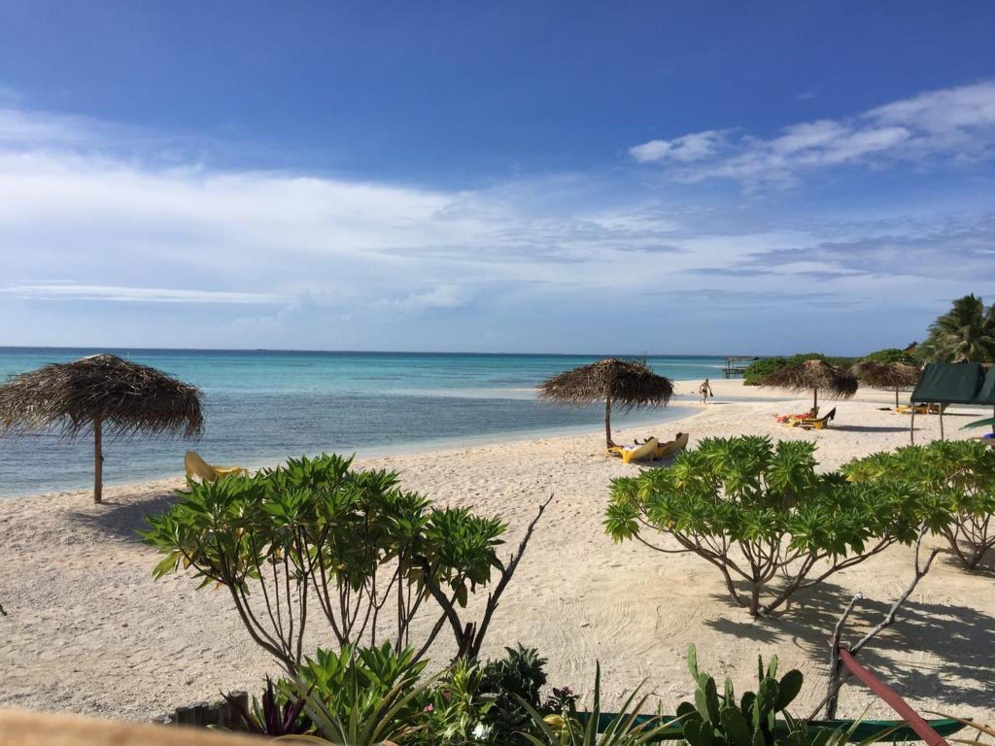 Playa Hakamanu Lodge