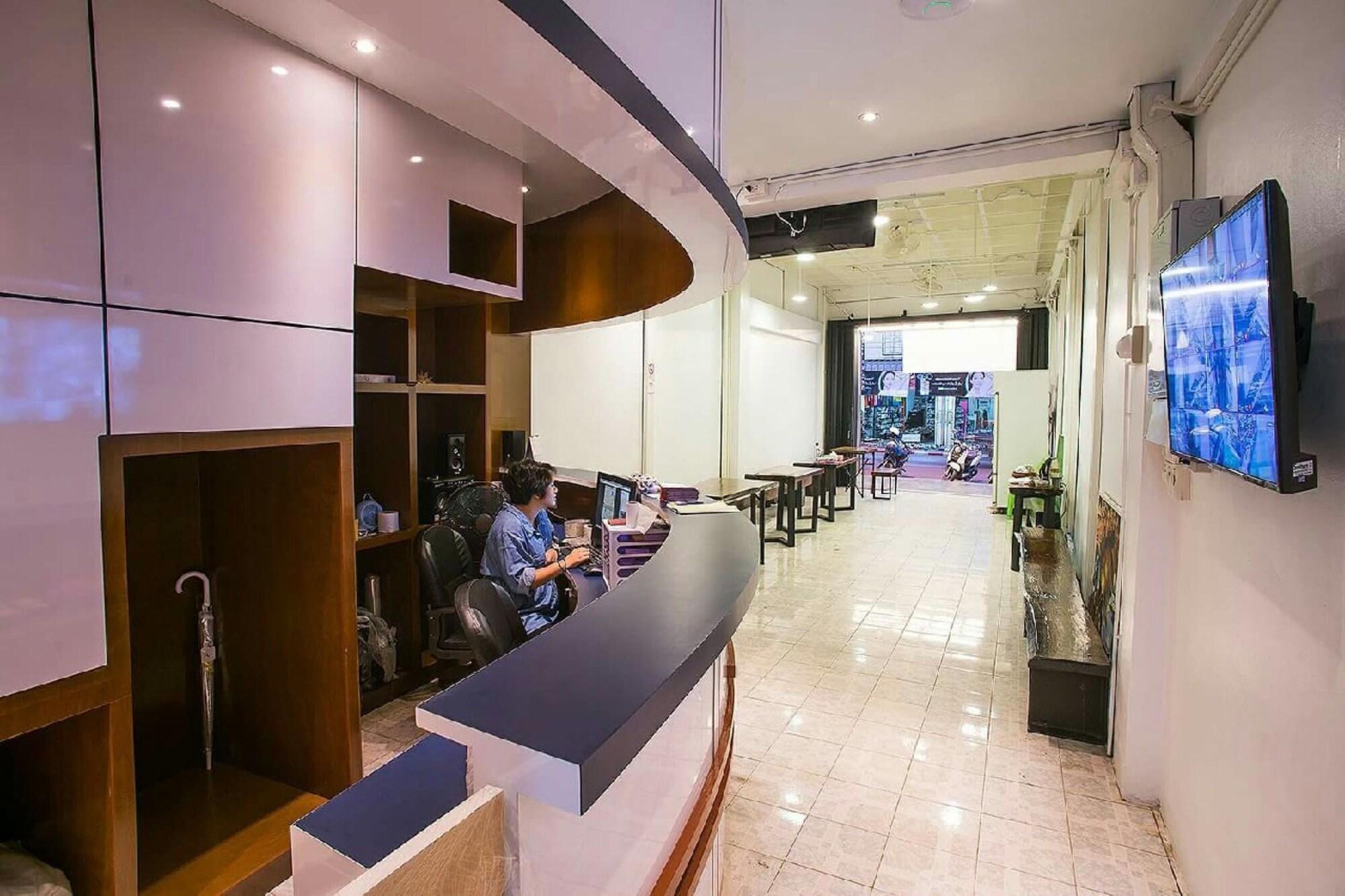 Vista Lobby The Port Hostel By Suwatchai