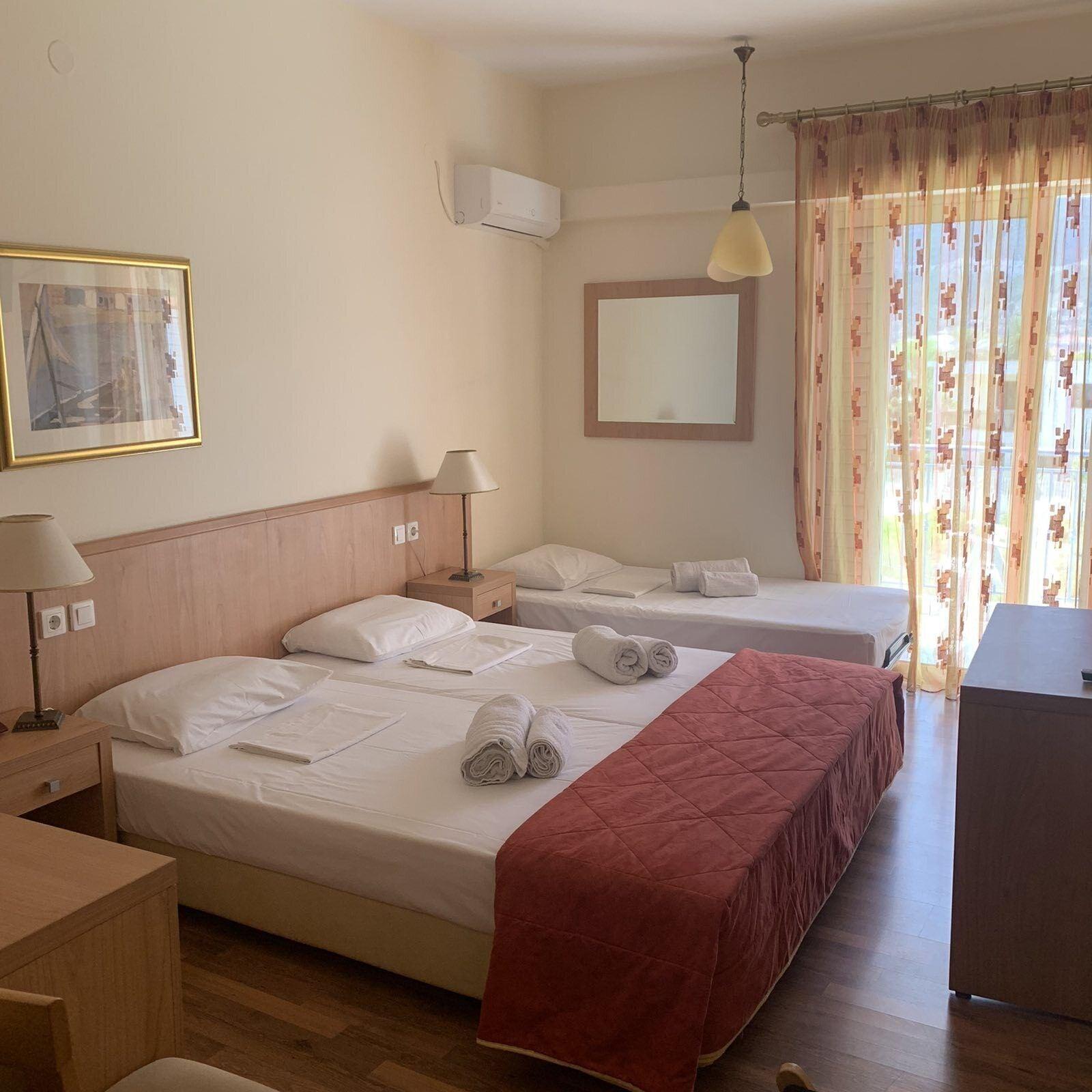 Habitación Saronis Hotel