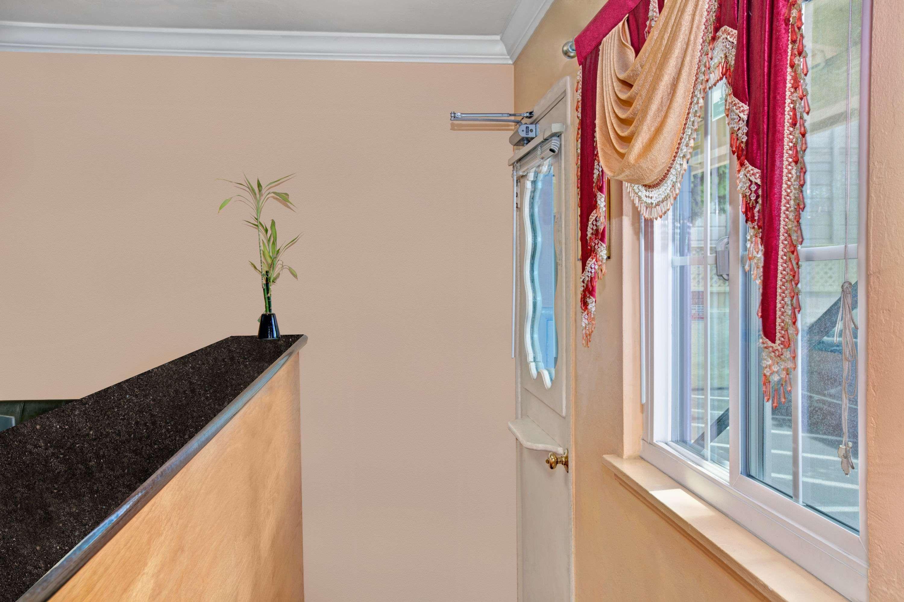 Vista Lobby Super 8 by Wyndham Berkeley