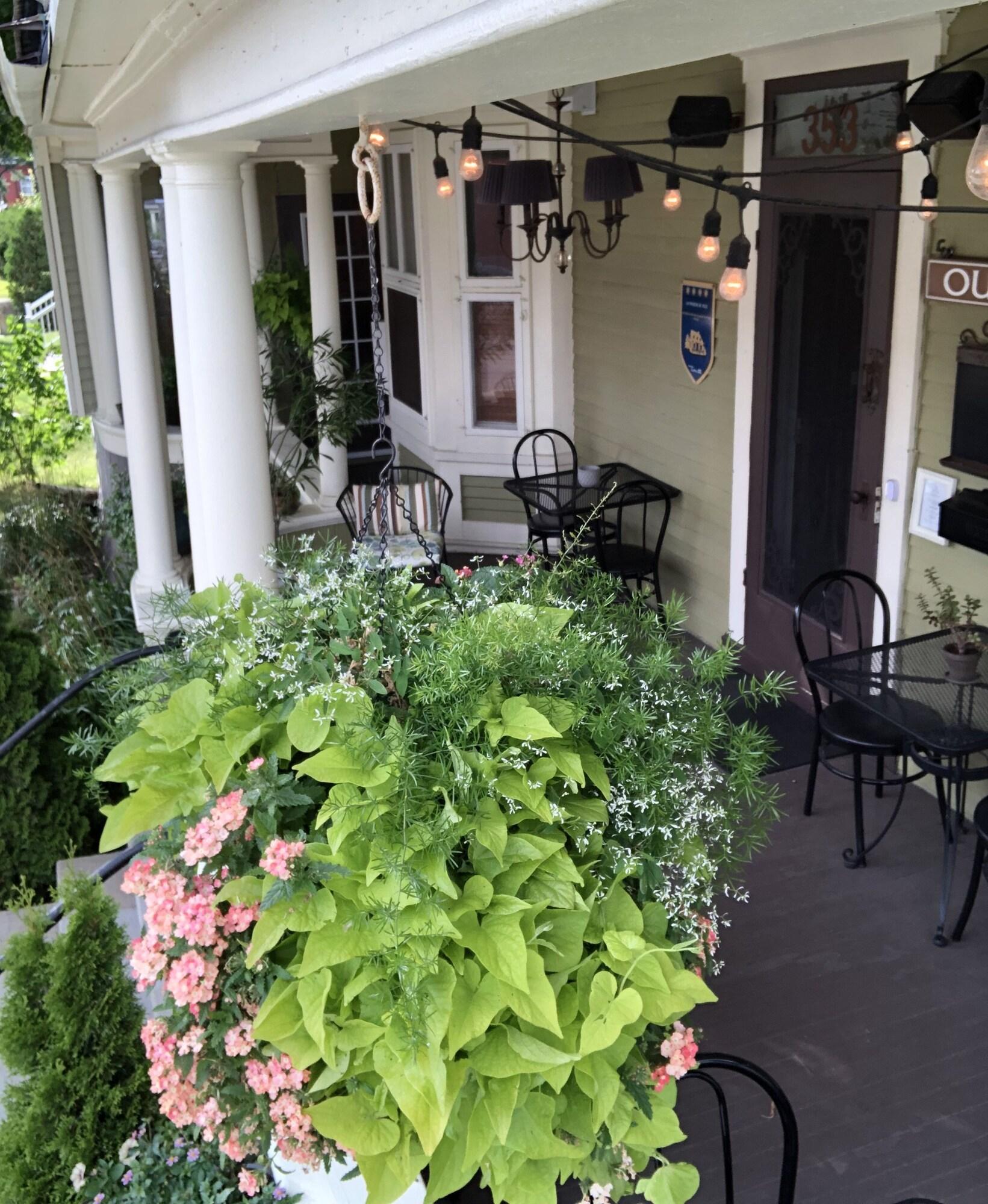 Varios La Maison de Ville - bed & bistro