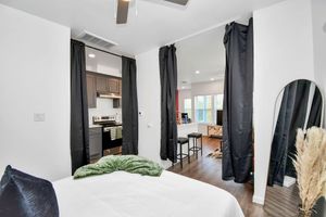 Alquiler Vacacional - Serenity Studios: Peaceful Retreat Near the Museum District & Med Center