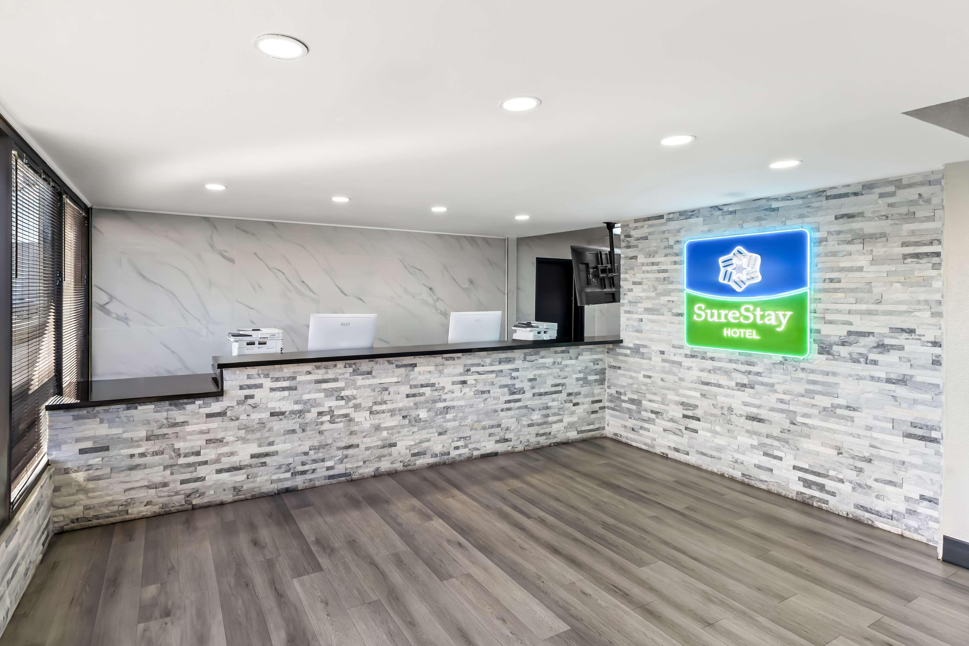Vista Lobby SureStay Hotel by Best Western Phoenix Airport