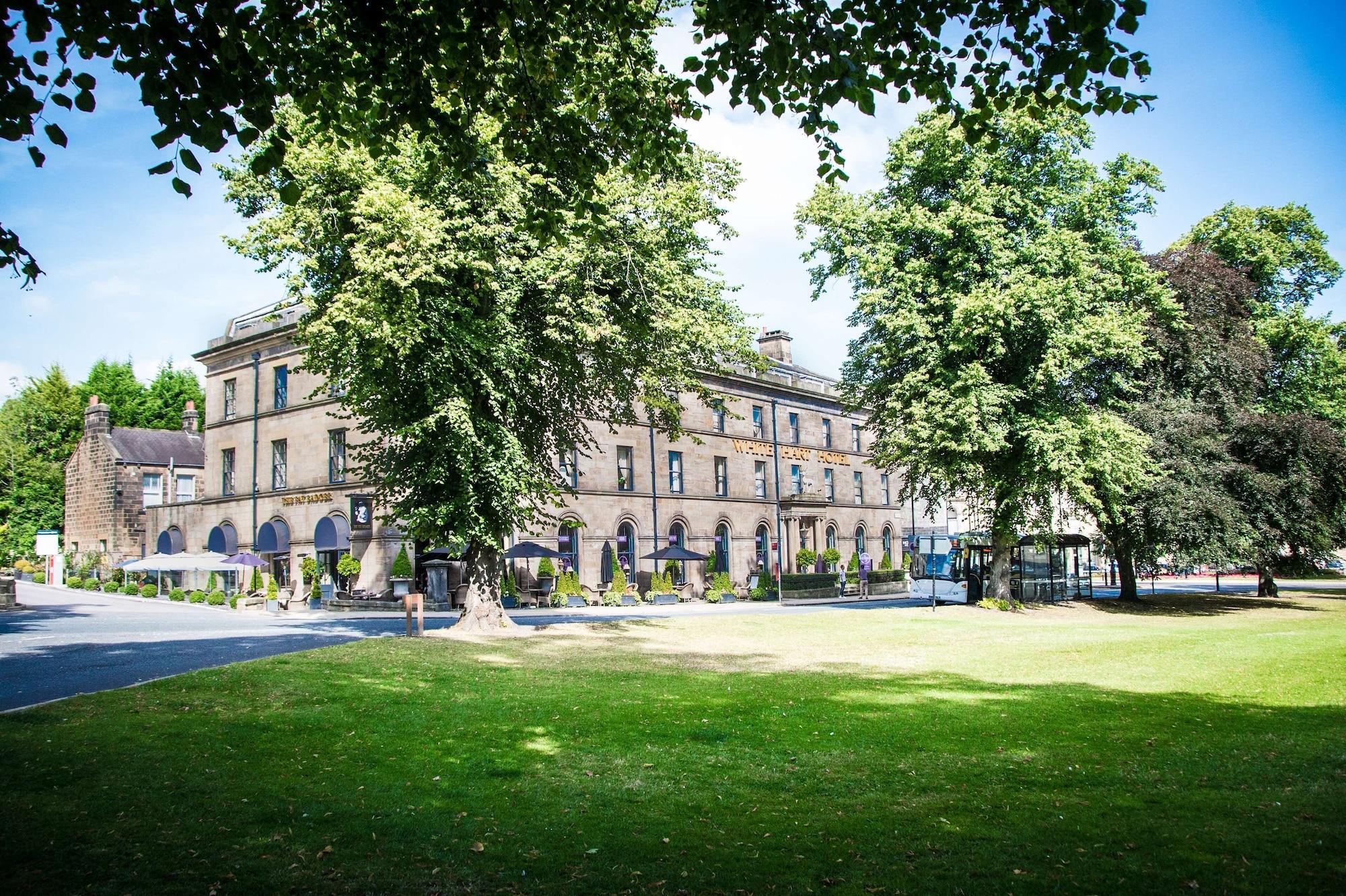 Varios White Hart Hotel & Apartments
