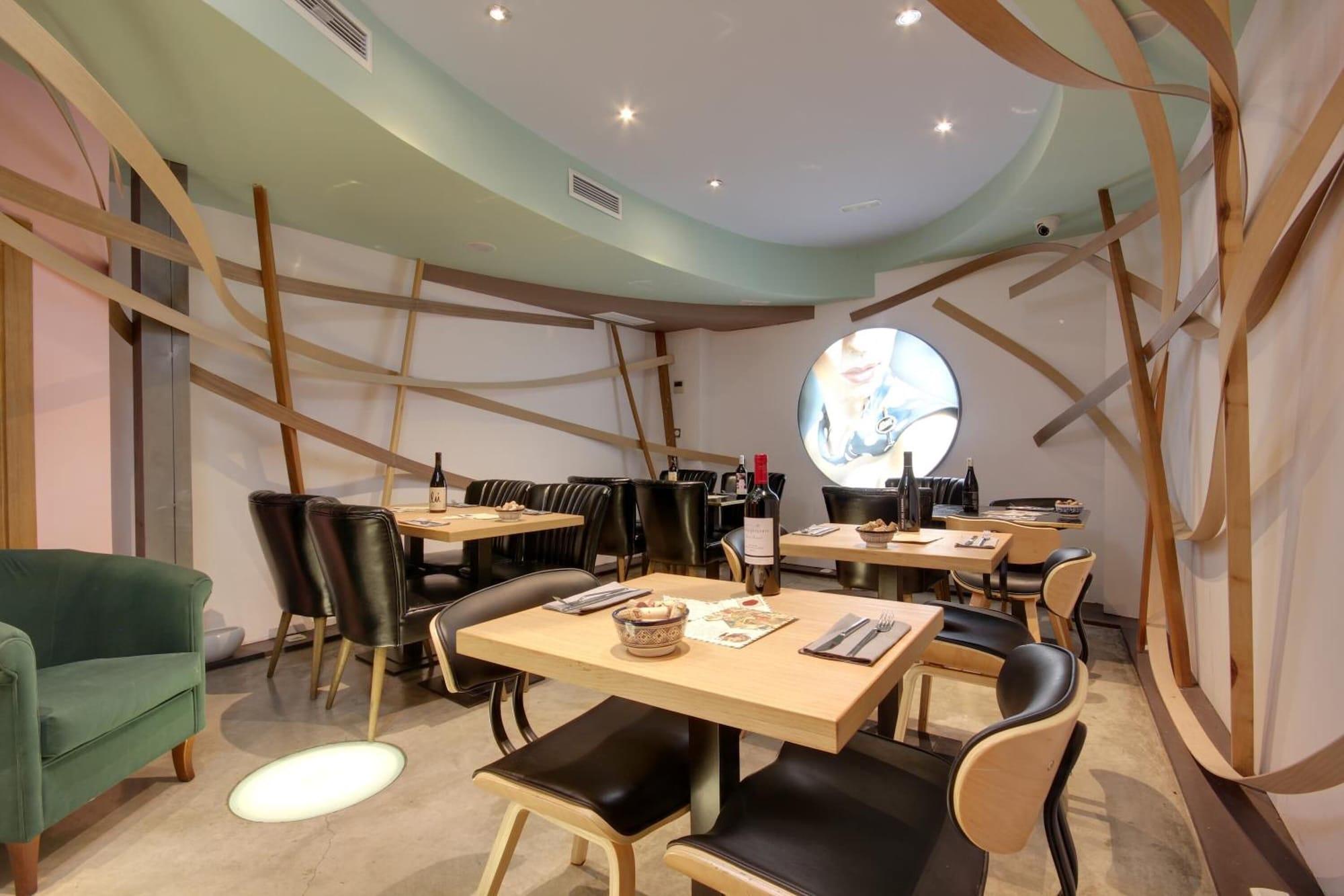 Restaurant Revolutum Hostel