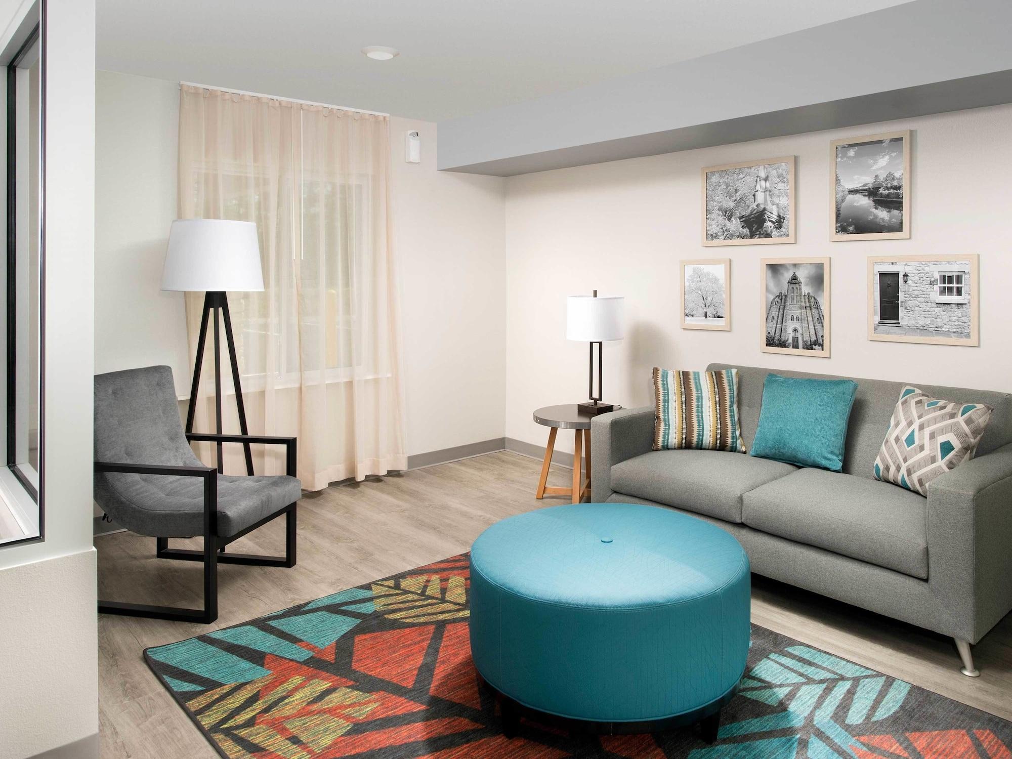 Vista Lobby WoodSpring Suites Miami Southwest
