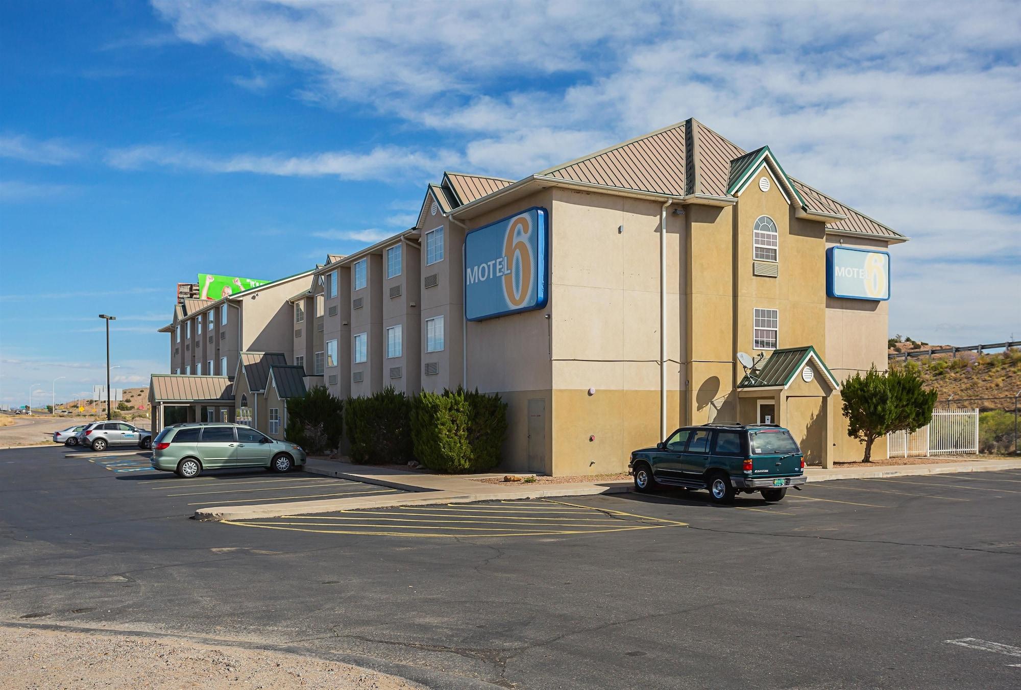 Vista Exterior Motel 6 Bernalillo, NM