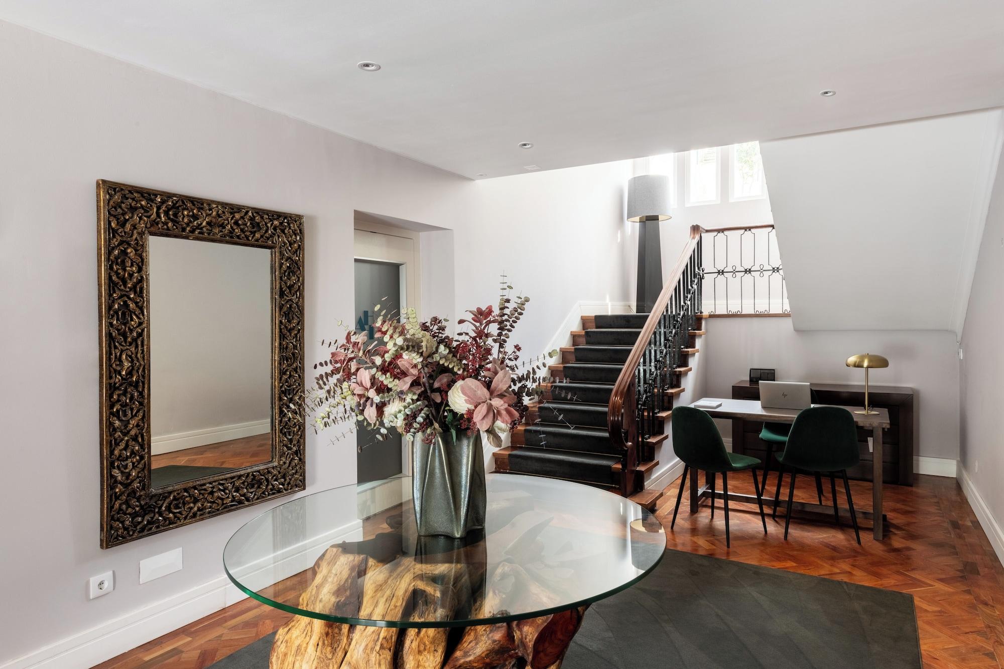 Vista Lobby Avenue Hill Hotel